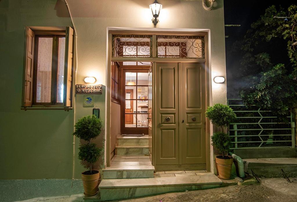 Koukonas Hotel Galaxidi Exterior photo